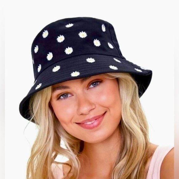 Alice + Olivia Accessories - Alice + Olivia Reversible Daisy Floral Beach Sun Bucket Hat OS, NWT